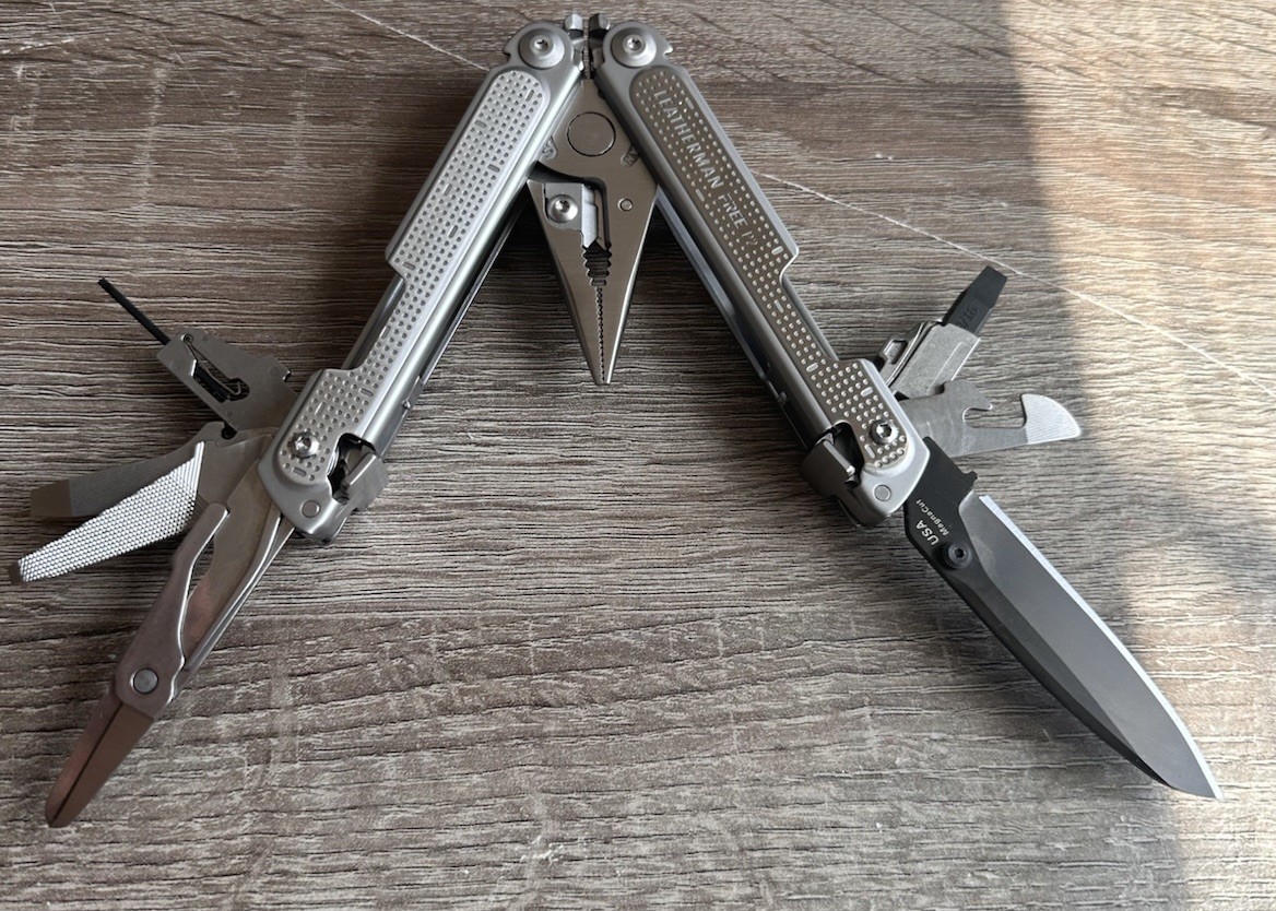 Leatherman FREE P2 Multitool with Arc Magnacut Blade And More