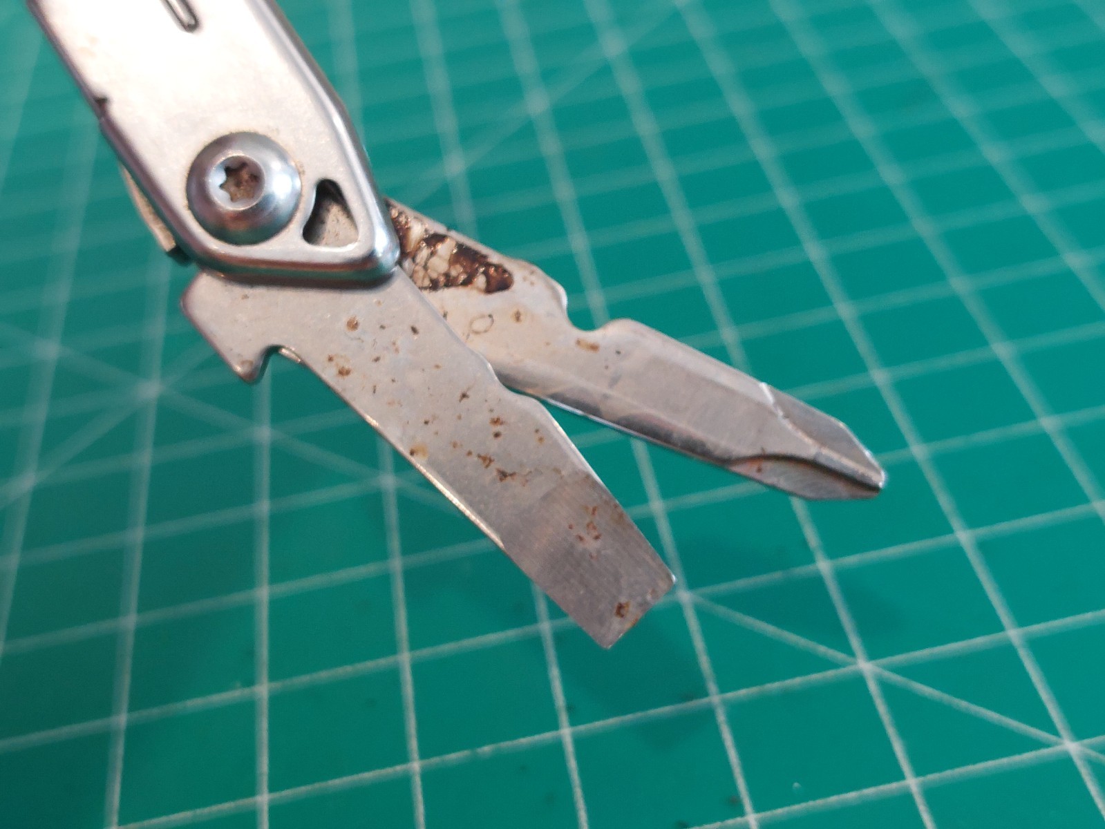 Leatherman Sidekick Multi-Tool Some Rust Somewhat Hard to Open Side Tools