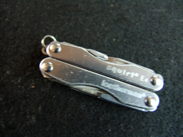 LEATHERMAN SQUIRT E4-ELECTRICIAN WIRE STRIPPER MULITOOL-RETIRED-w/ LEATHER POUCH