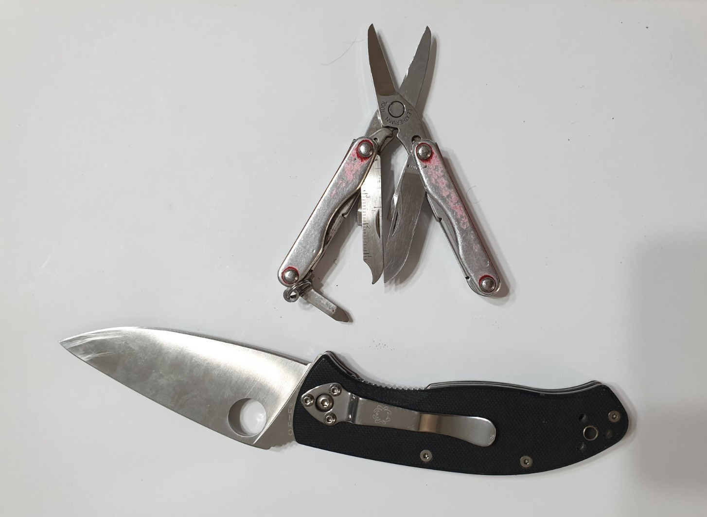 🔥 Spyderco Tenacious Stainless Knife G10 8Cr10MoV + 1 Leatherman Squirt S4