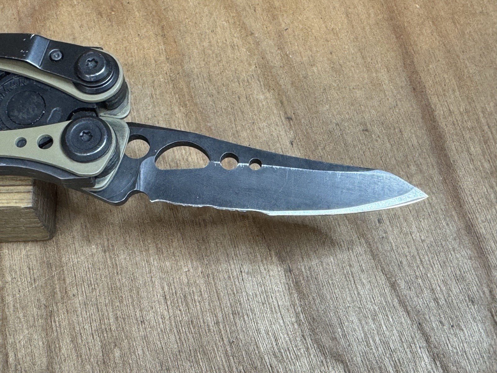 LEATHERMAN SKELETOOL Coyote/Black Multi Tool Combo Blade EXCELLENT!