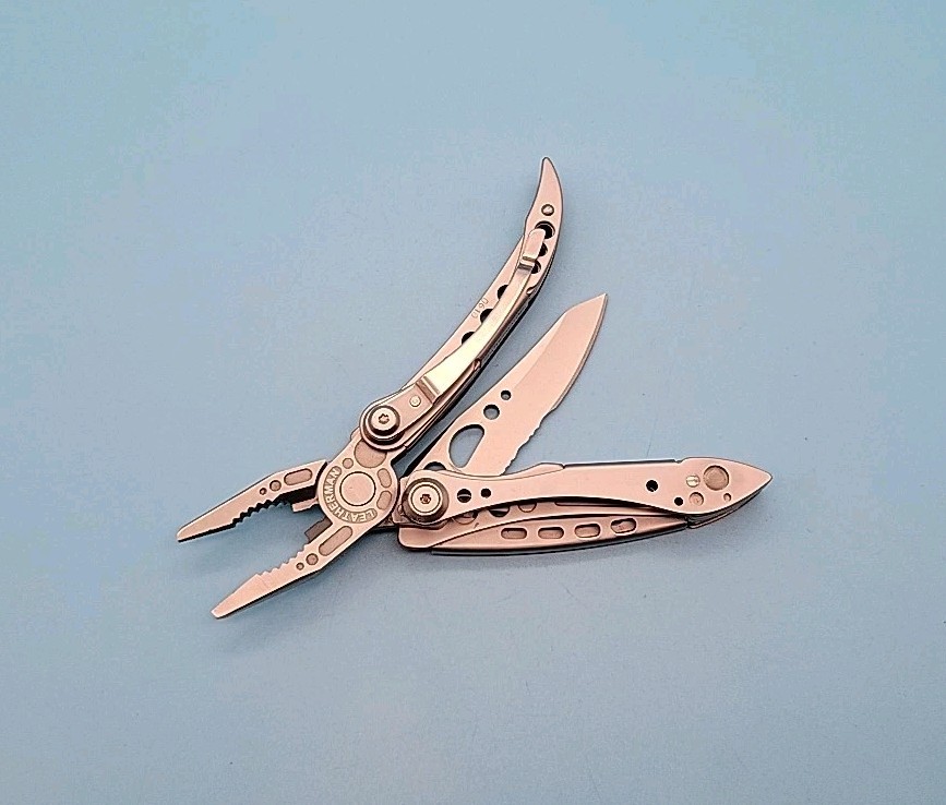 Leatherman FREESTYLE Multi-Tool – Dated 0610 – Pliers, Knife – DISCONTINUED
