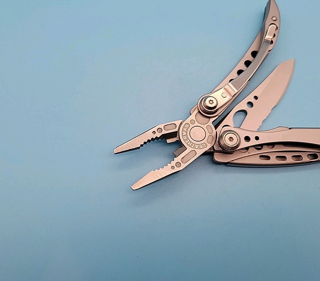 Leatherman FREESTYLE Multi-Tool – Dated 0610 – Pliers, Knife – DISCONTINUED