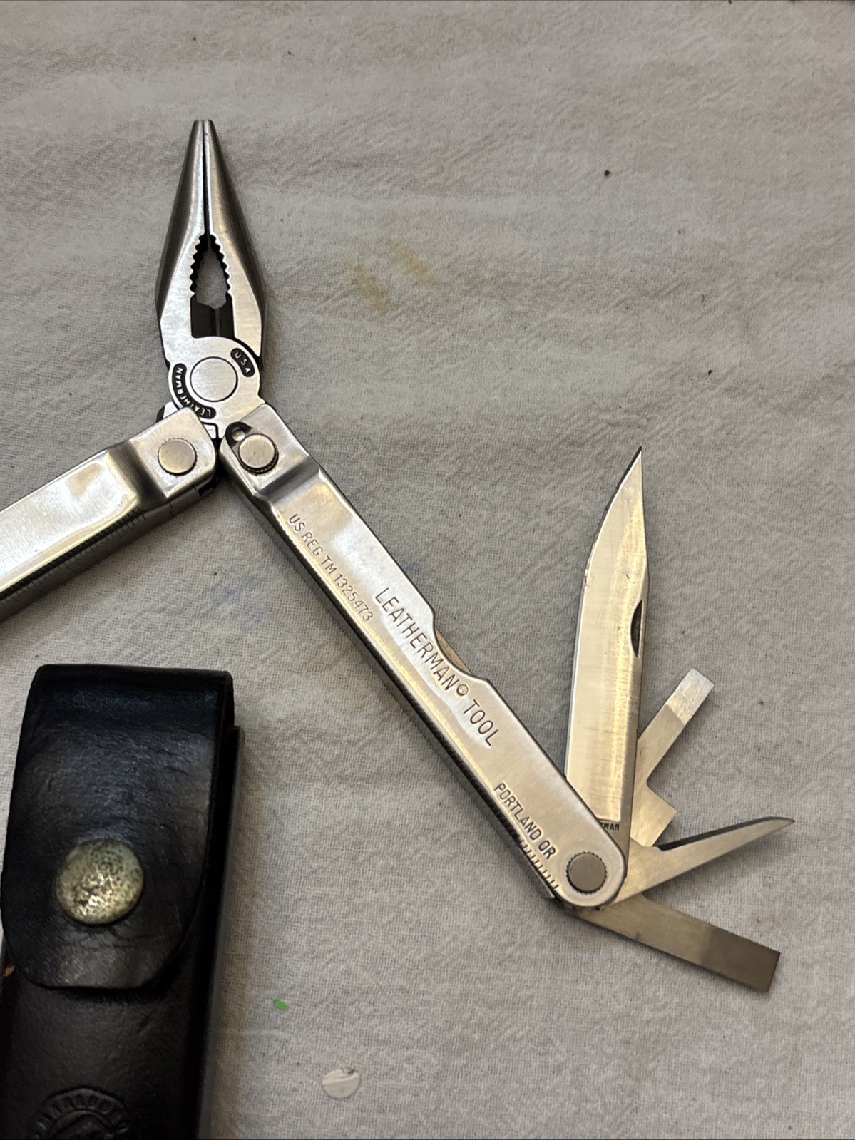 Vintage Leatherman Marlboro Multi-Tool TM 1325473 w/ Sheath Leather Case Mint