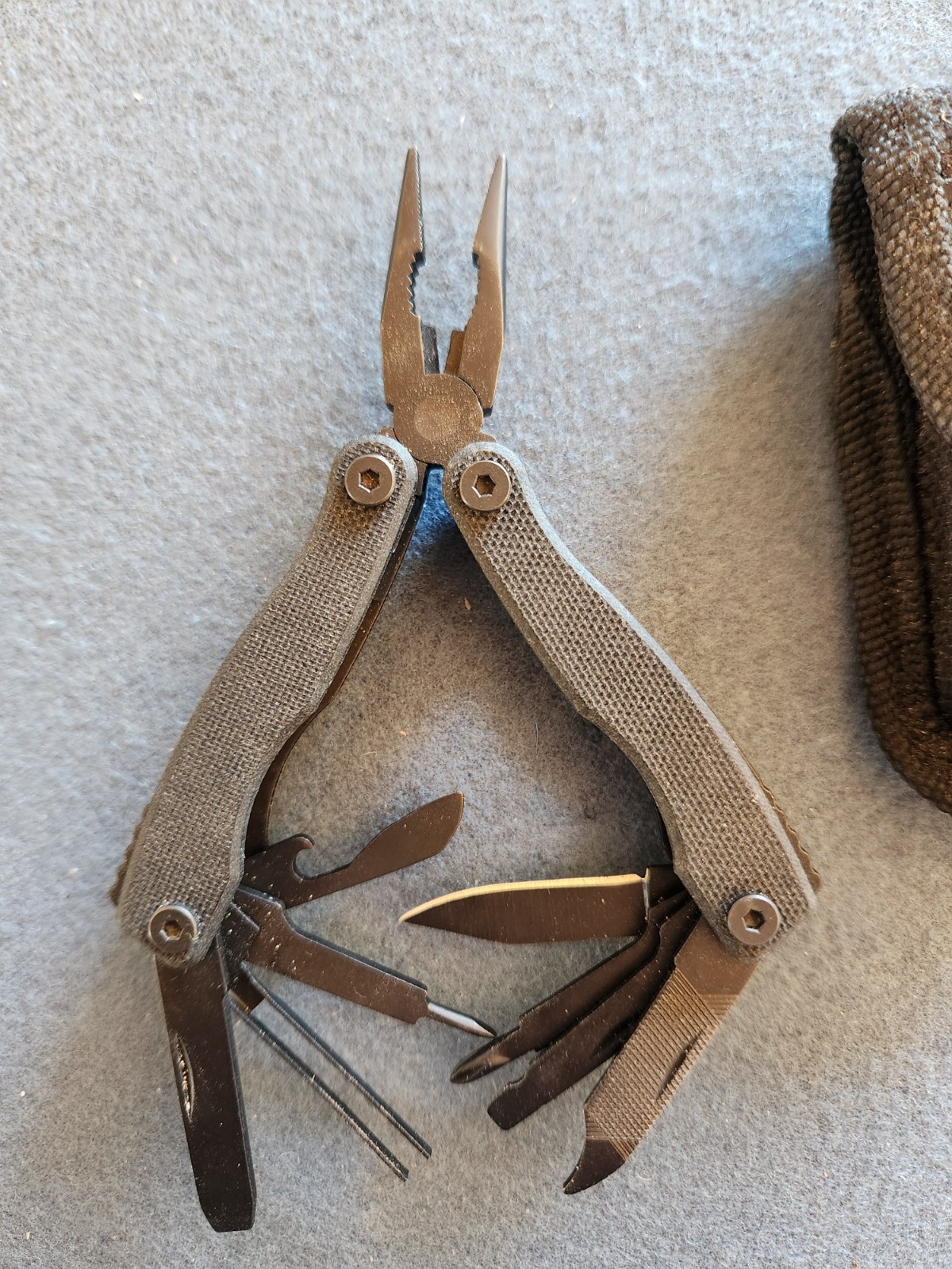 Multi Tool Pliers, Wire Cutter, Saw, Knife, tweezer, Black 10 tools, unused