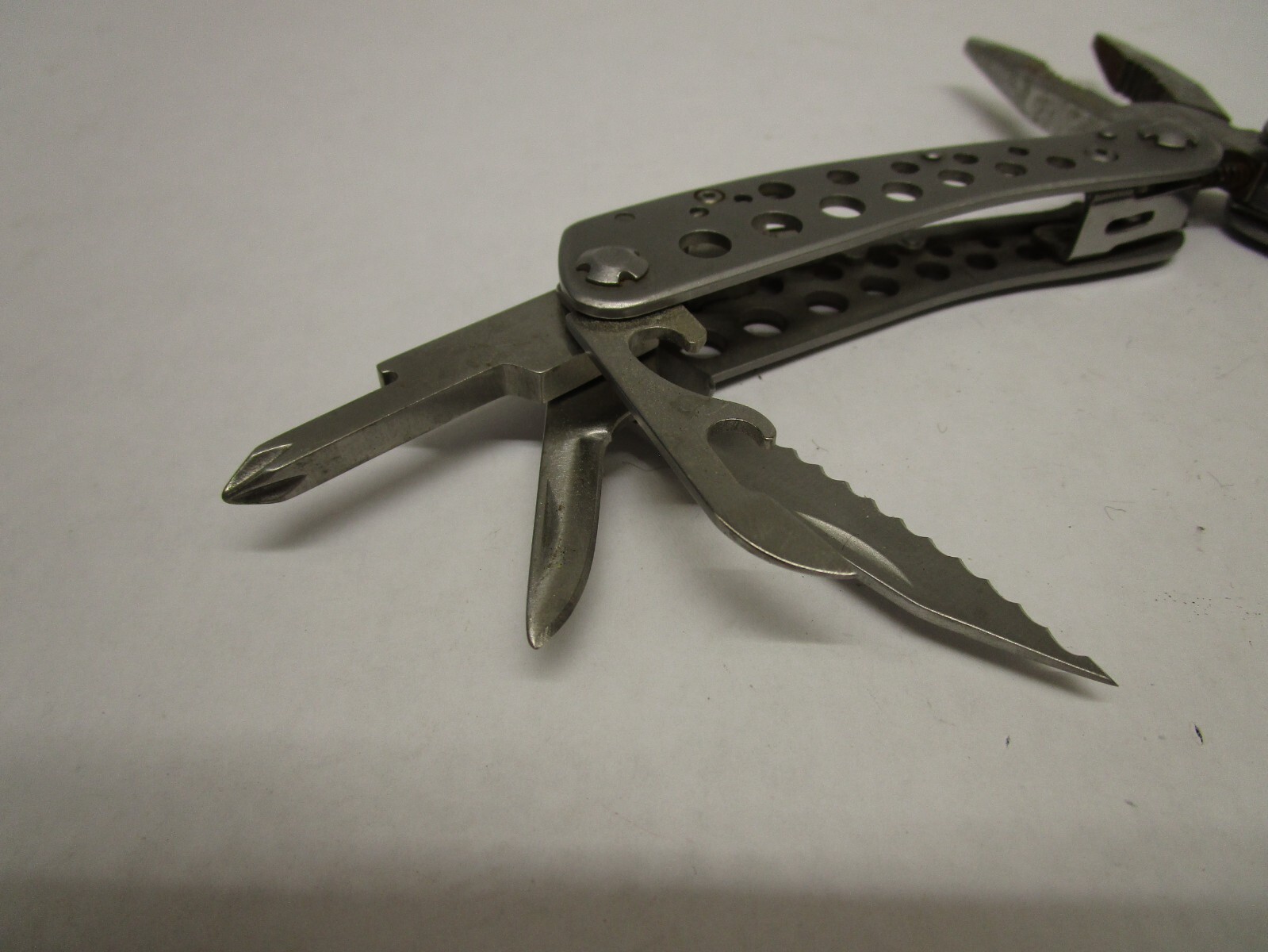 Winchester Multi-Tool w 10pc Bit Set & Belt Carry Sheath Case VGC