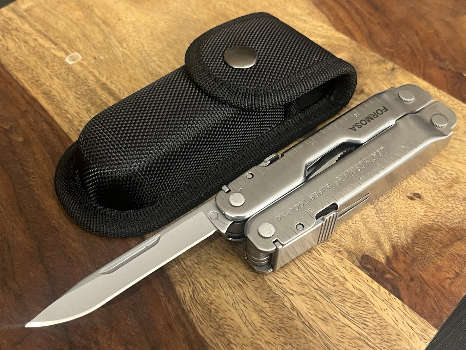 Leatherman Super Tool 300 Multitool SUPER NICE!! w/Beautiful Sheath