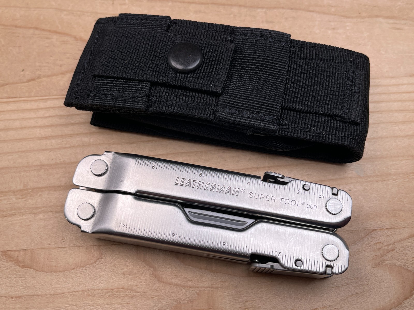 Leatherman Super Tool 300 Multi-Tool Knife 01/20 w/ Nylon Sheath – Very Nice!