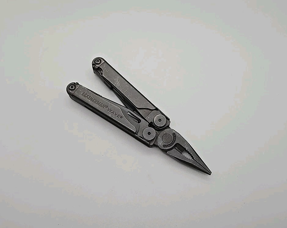 Leatherman Wave Multi Tool dated 2016 – Black Oxide – Pliers, File, Saw, Knife