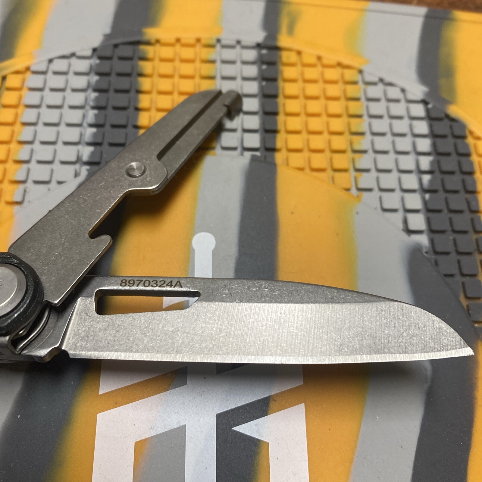 Gerber Armbar Slim Cut Multi-Tool, Knife, Scissors