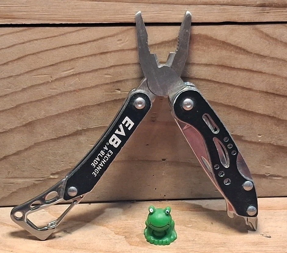 NEW BLACK EXCHANGE-A-BLADE 6-in-1 MULTI-TOOL EXCELLENT CONDITION SEE PICTURES