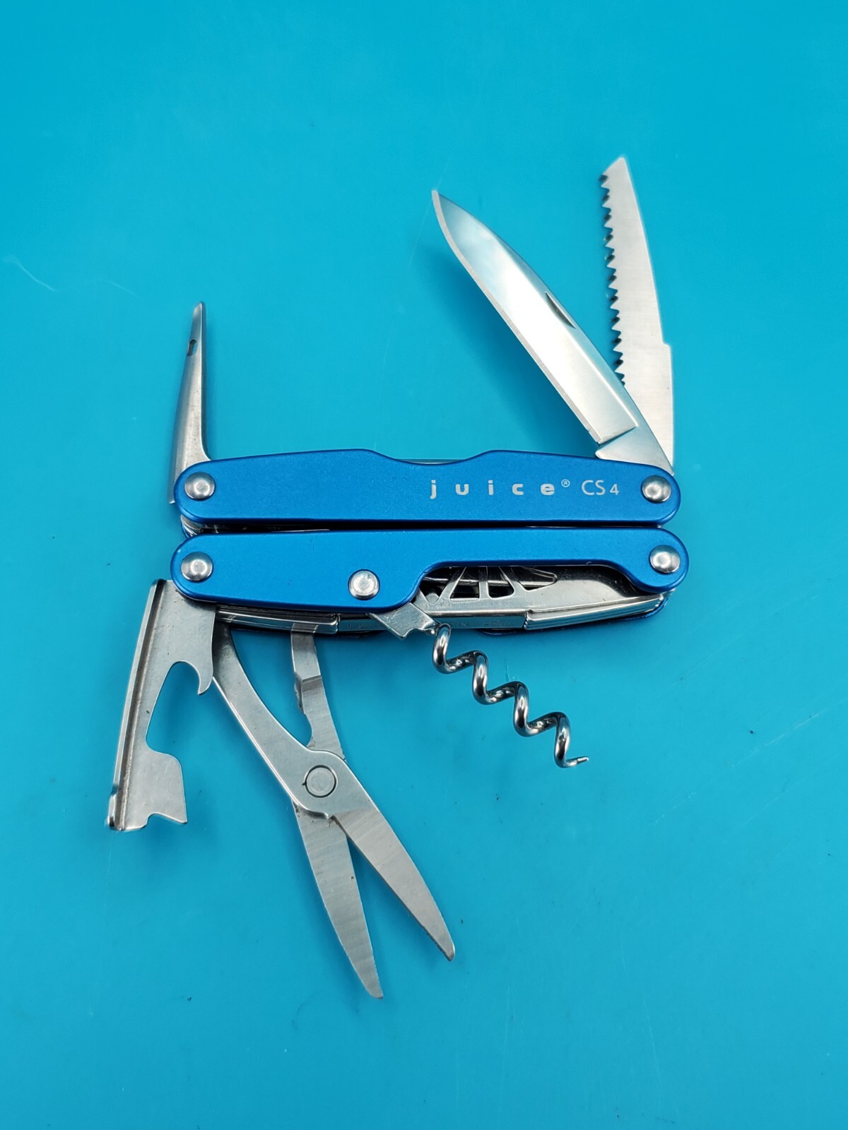 Leatherman Juice CS4 Glacier Blue Multi Tool! Retired! NICE! WITH LEATHER SHEATH
