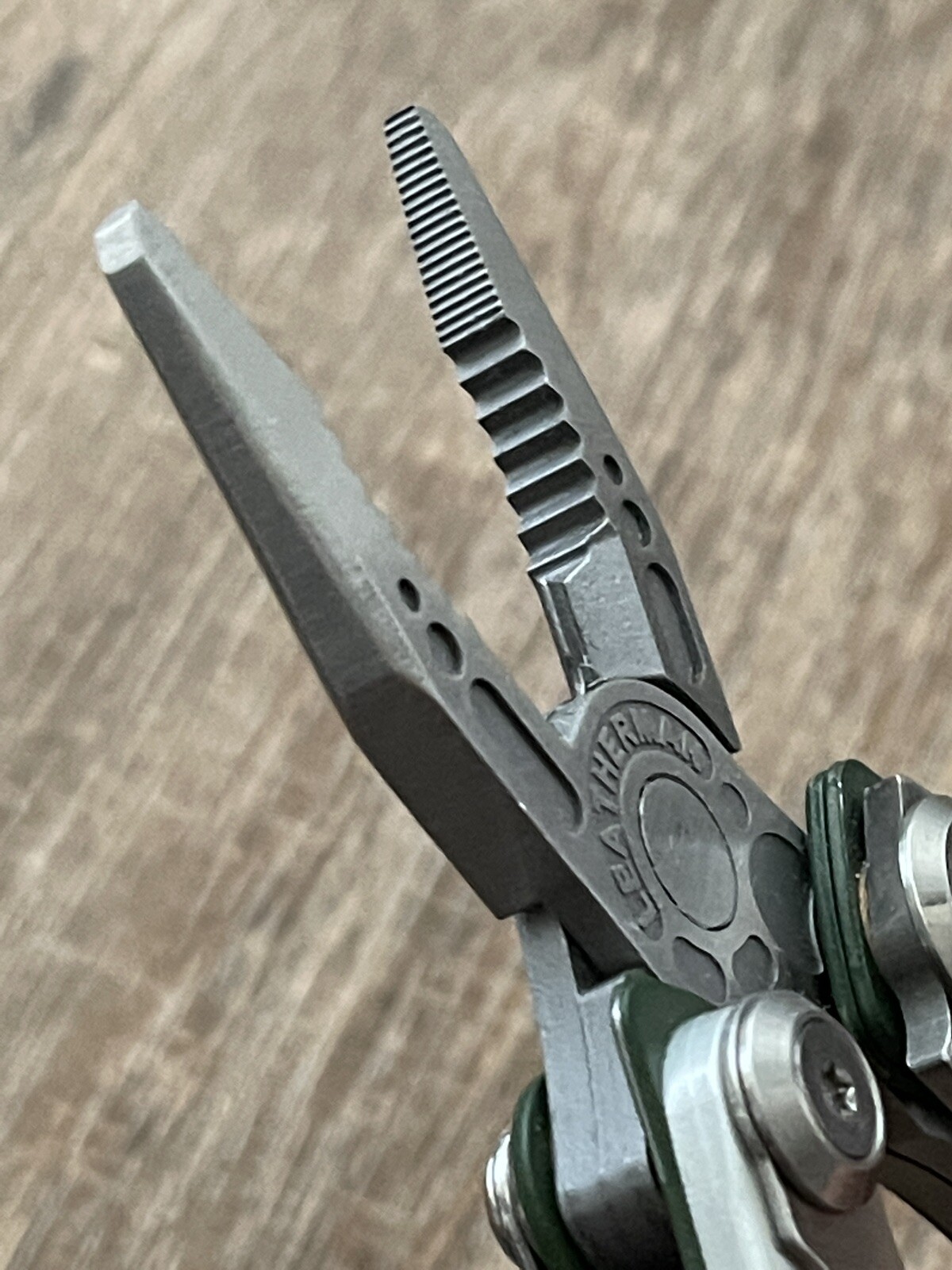 Limited edition Leatherman Skeletool Cabelas Anniversary Multitool. Green/Silver