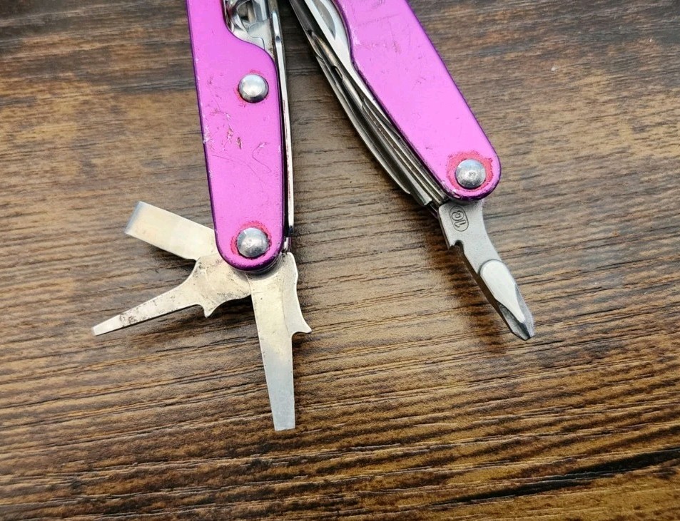RARE Leatherman Juice XE6 Purple Thunder Pliers Multitool- Great Condition D71