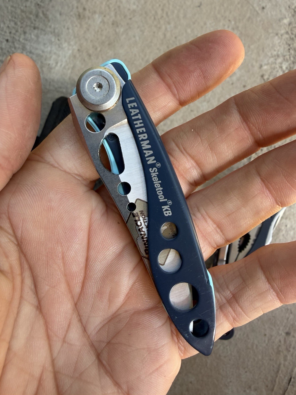 LEATHERMAN SKELETOOL CX & KB NIGHTSHADE MULTI-TOOL & KNIFE IN SHEATH, EXCELLENT!