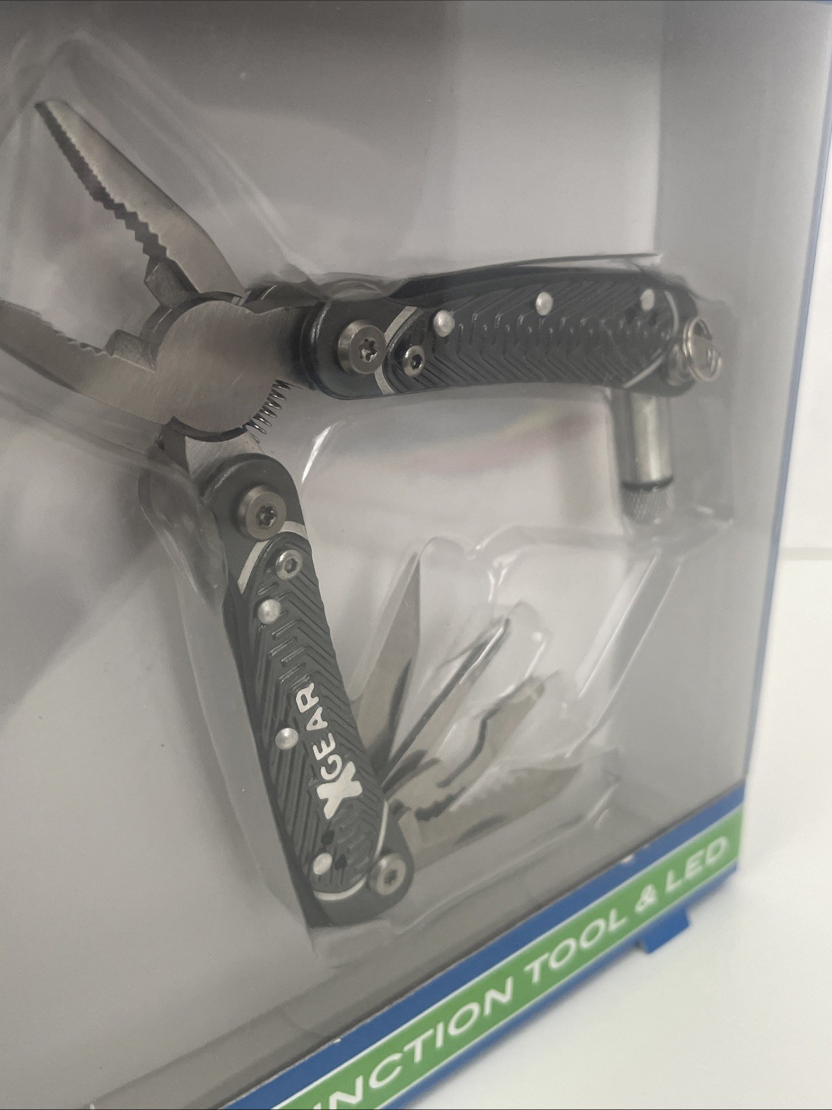 X-Gear 8 Tool Men’s Multi-Function Tool w/Led Light (Silver)