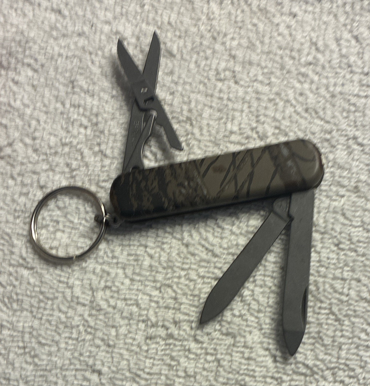 Wenger Classic SD Camo 6-Tool Keychain Multi-Tool Knife Scissors 1.75″