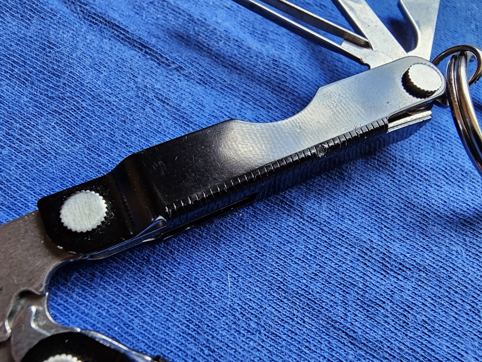 Leatherman Micra Mini Multi-Tool, Knife, Scissors, Key Ring, Black.