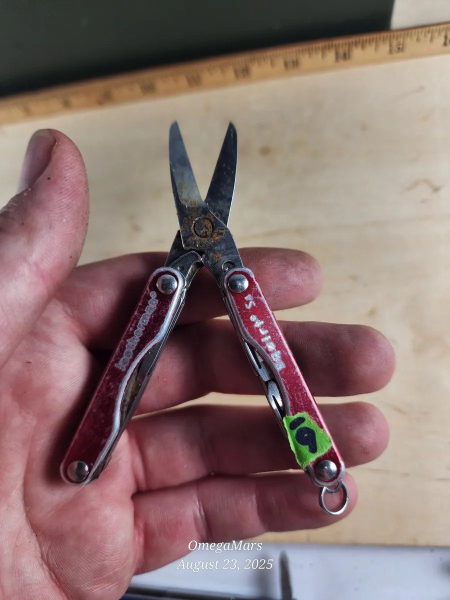 Leatherman Squirt S4 #6GR heavy cosmetics, light usage.