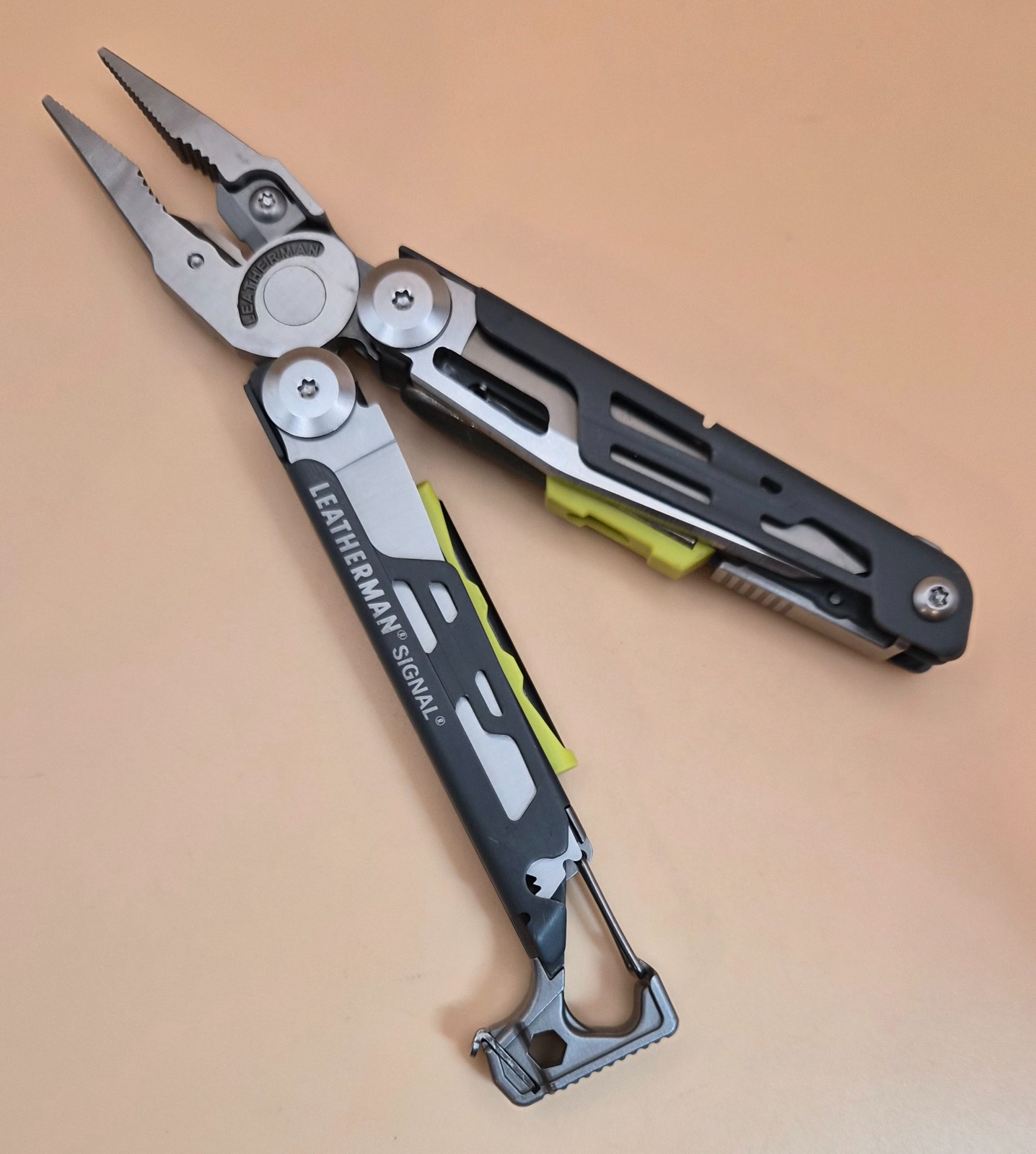 Leatherman SIGNAL Multi-Tool Gray Good Condition (002)