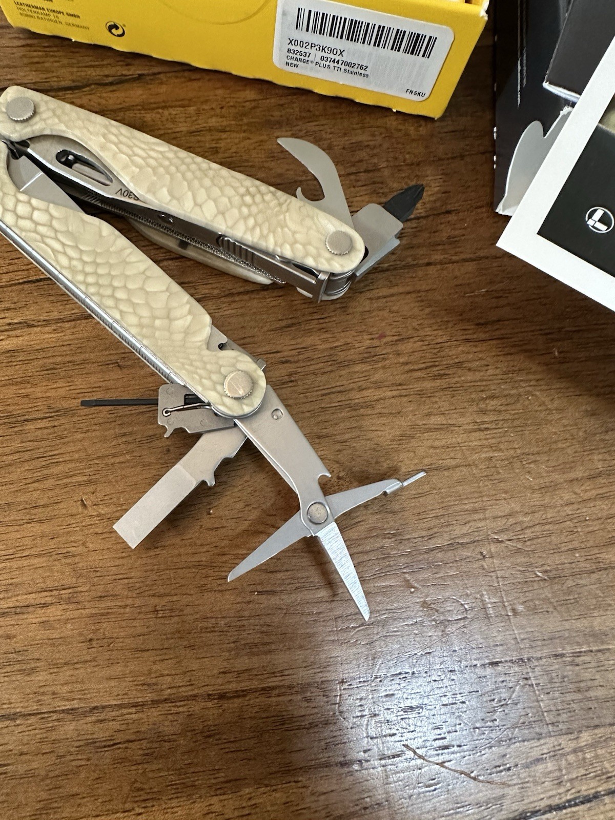 Leatherman Charge TTi, Custom Hand Made G10 White Juma Dragon Scales, S30V