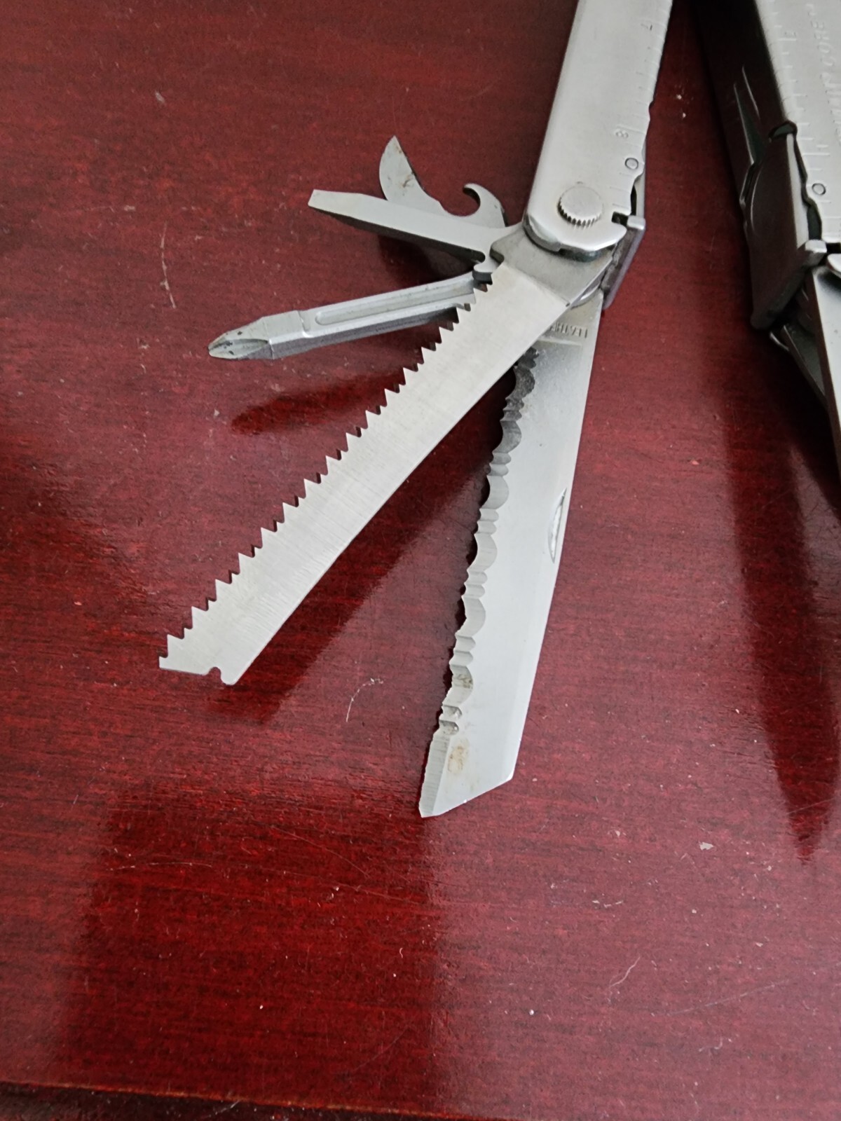 RETIRED 2008 COLLECTIBLE LEATHERMAN CORE 0908 MULTI-TOOL W/LEATHER SHEATH