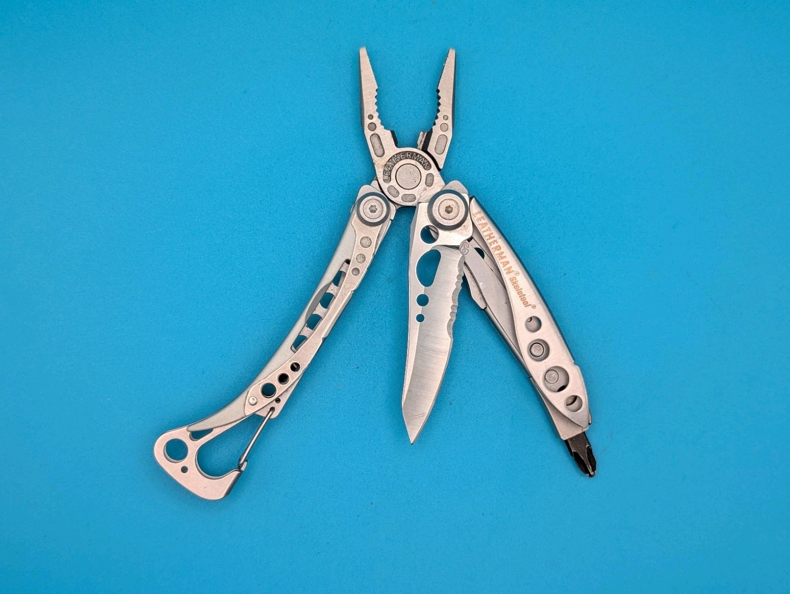 LEATHERMAN Skeletool Multi Tool – Combo Edge! *MISSING SINGLE BIT*