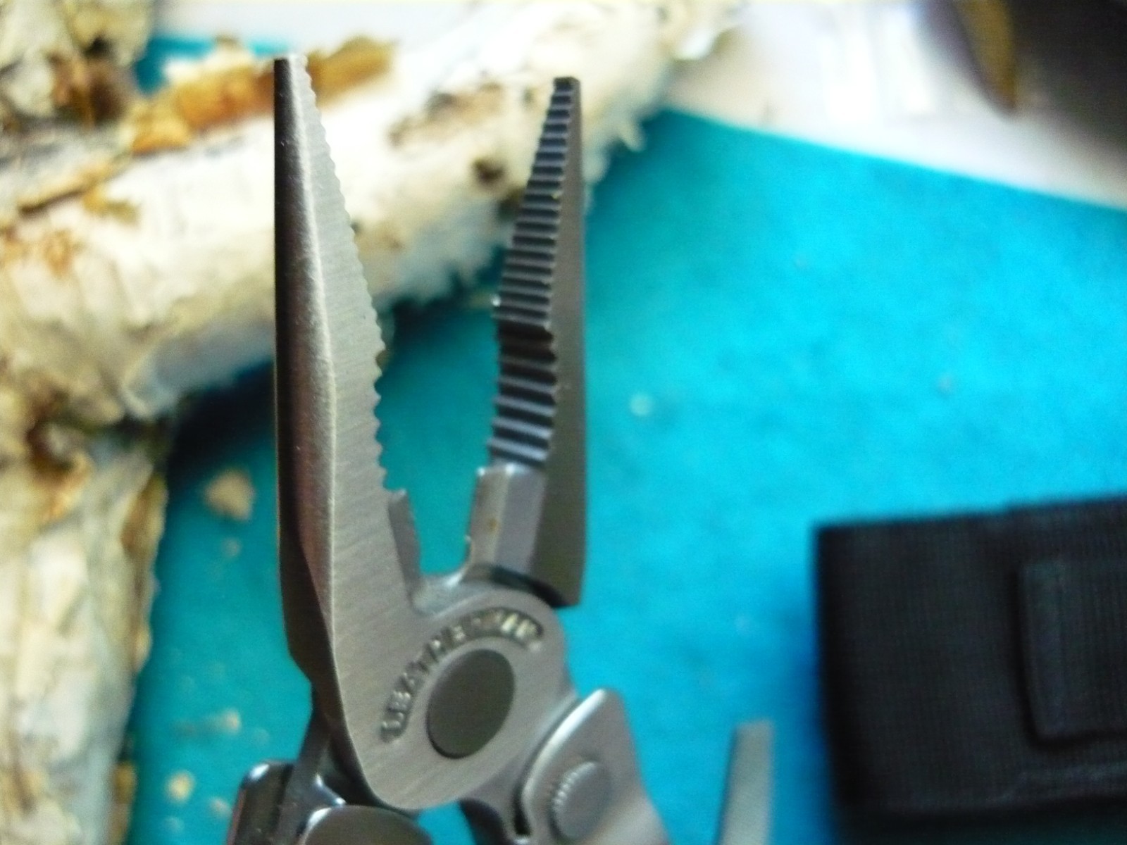 *** Leatherman 832935 BOND Multi-Tool 14 Tools Stainless Steel With Nylon Sheath