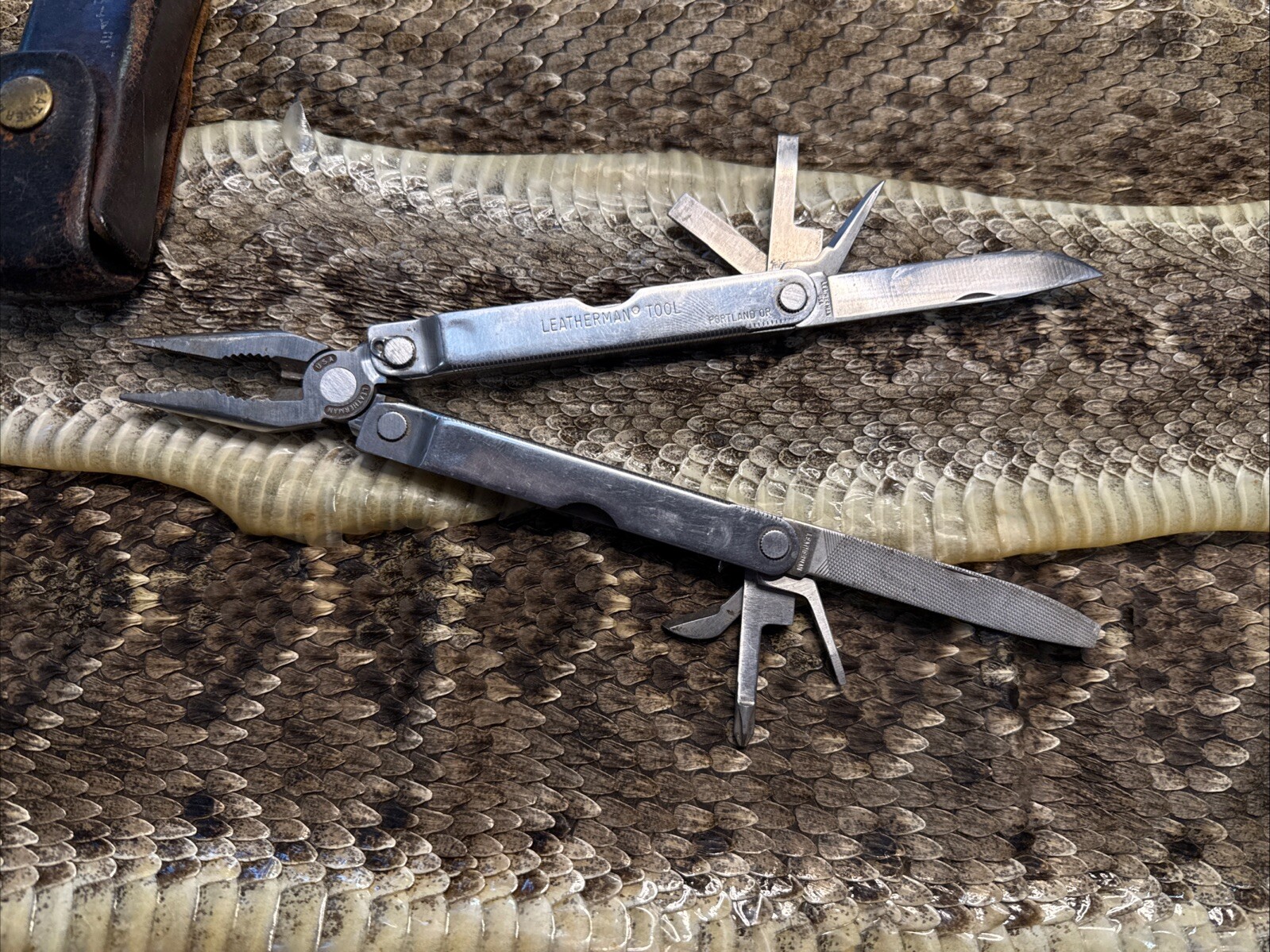 Vintage “LEATHERMAN” Multi-Tool Portland OR. USA w/Leather Sheath Very Clean