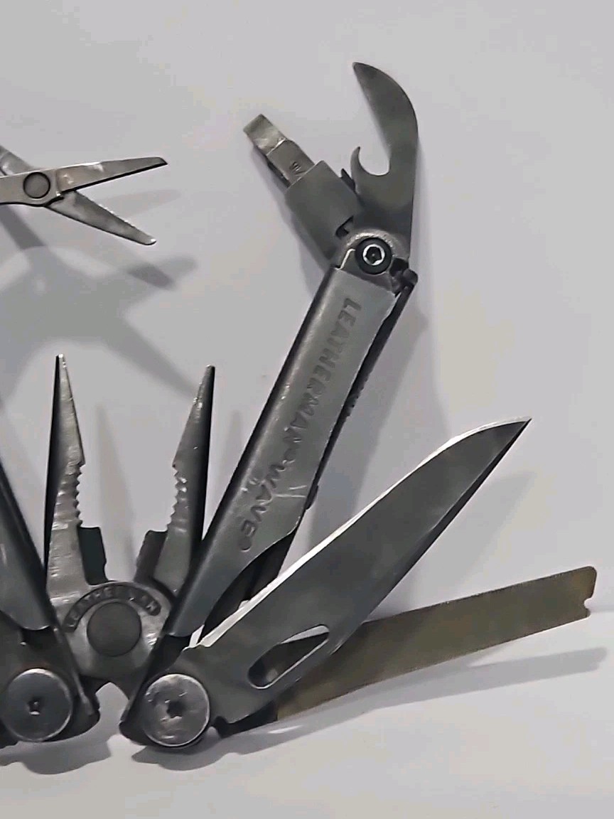 Leatherman Wave Original Black Oxide multi-tool w/ Sheath