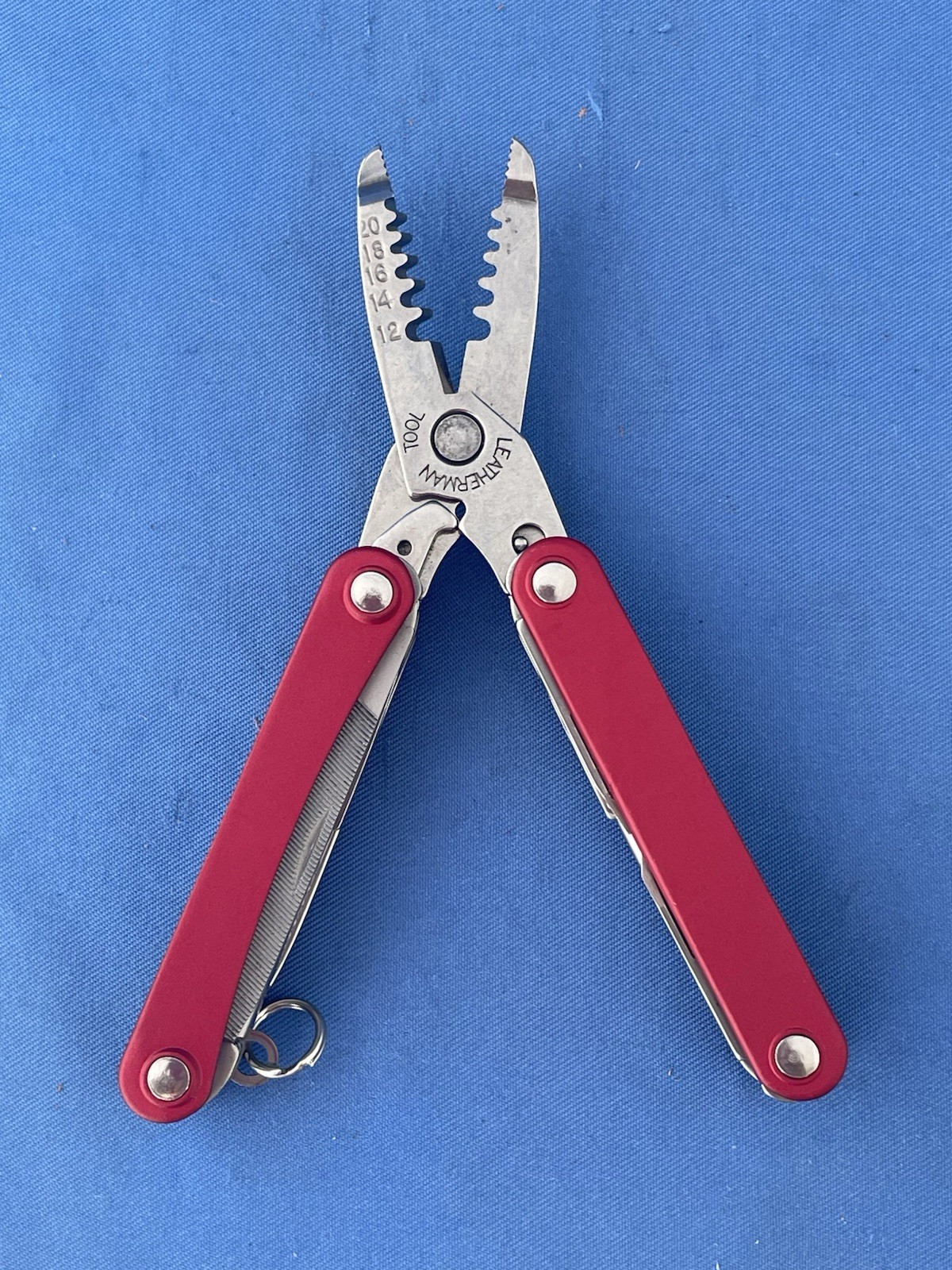 Leatherman Squirt ES4 Multi Tool Knife Wire Stripper New In The Box Red