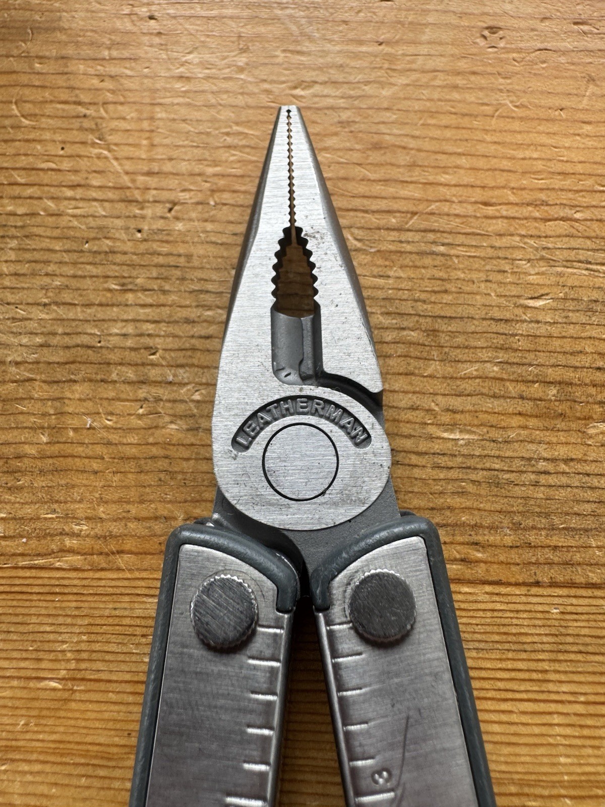 LEATHERMAN FUSE MULTI TOOL PLIERS KNIFE W/ SCISSORS & SCREWDRIVERS