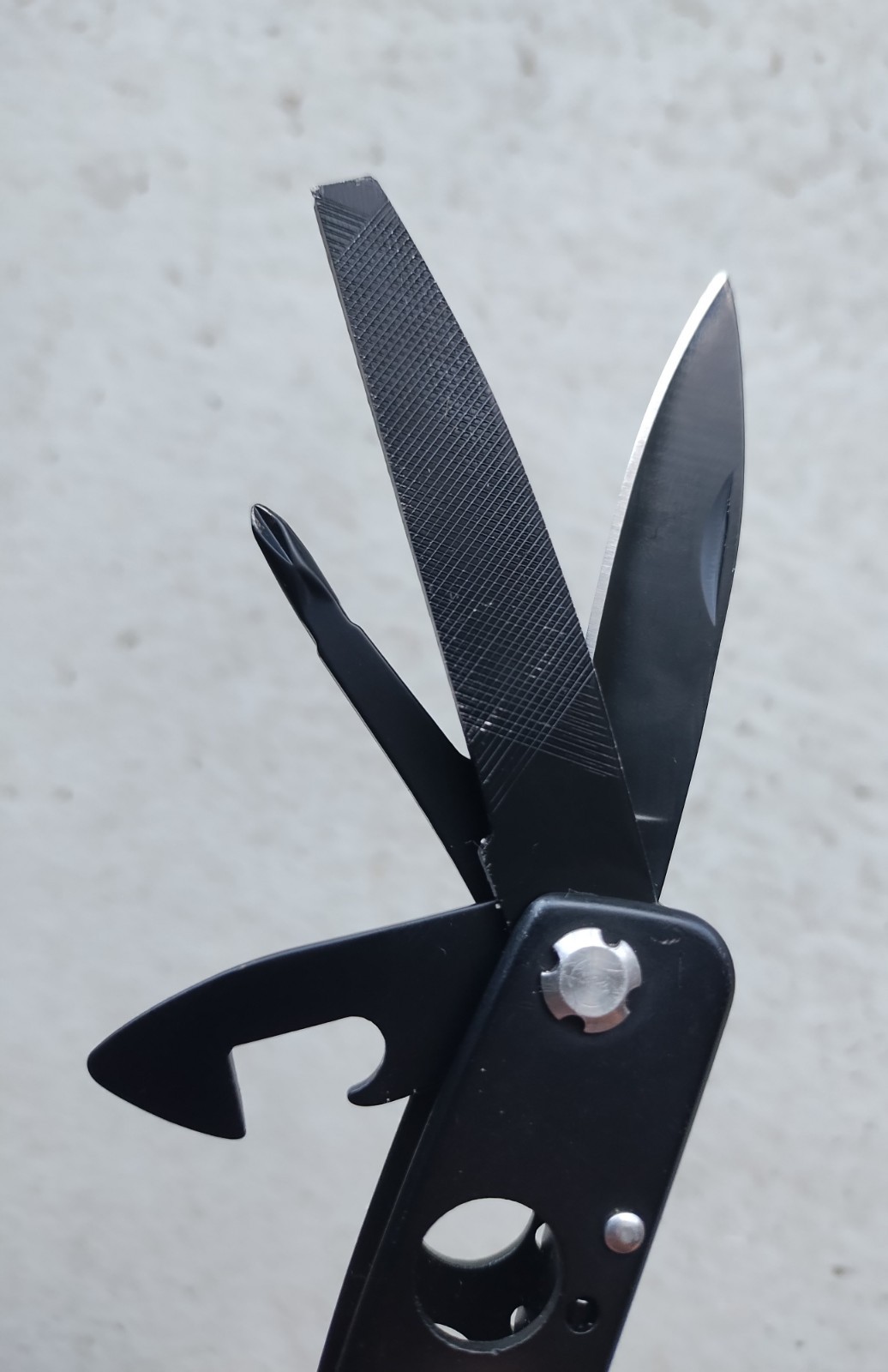 SMITH & WESSON S&W 16 FUNCTION MULTI-TOOL BLACK, EXCELLENT CONDITION, LOT OF 2