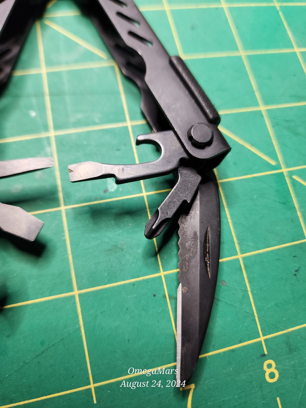 Gerber MP400 Compact Sport S4 Multi-Plier 600 w/sheath looks/feels new