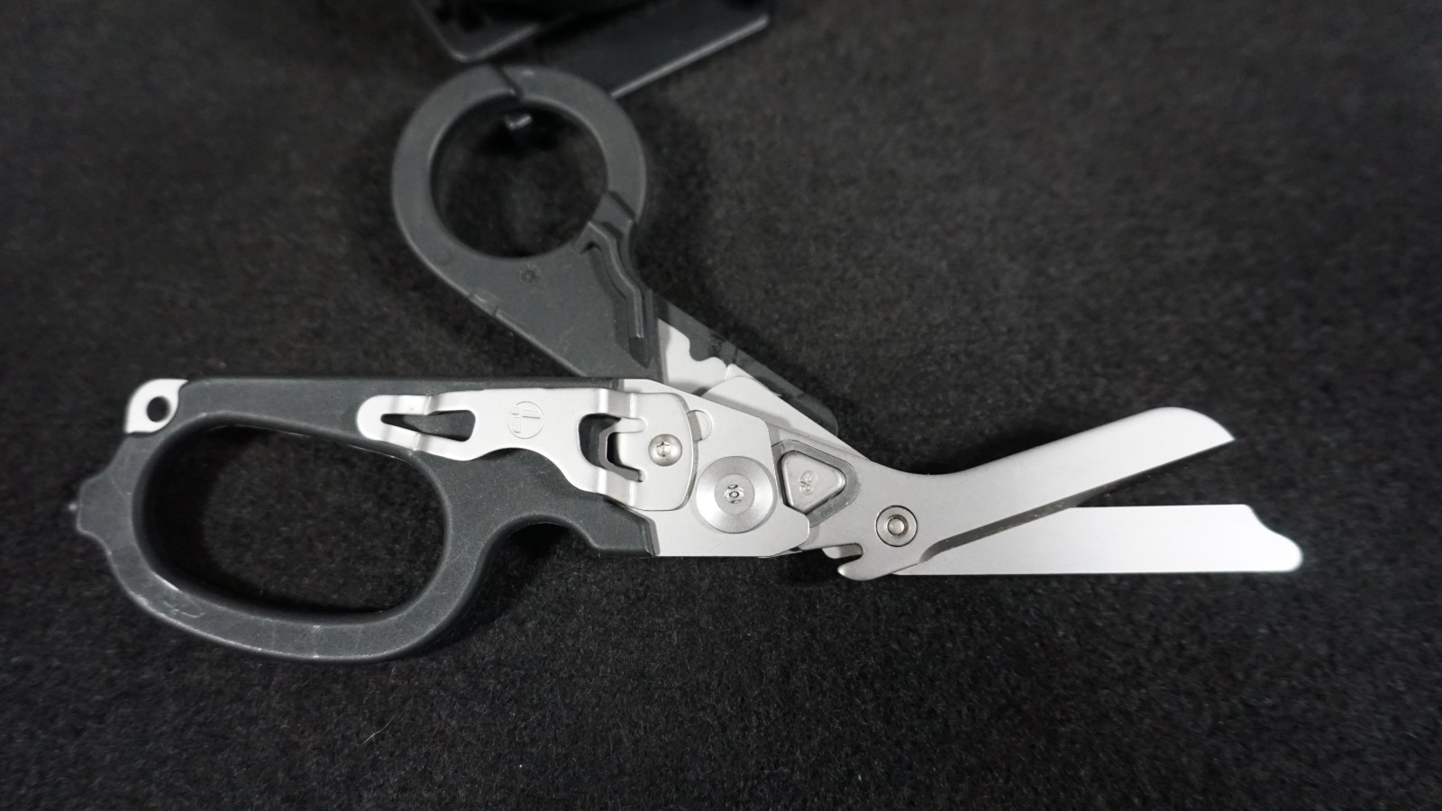 Leatherman Raptor Rescue Emergency Medical Shears Black w/ Holster