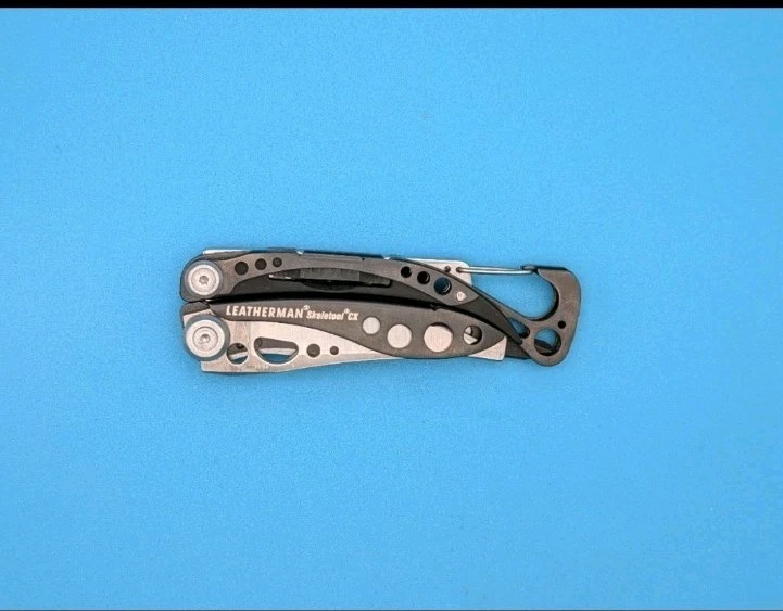 Leatherman Skeletool CX Multitool Plain Edge Knife!
