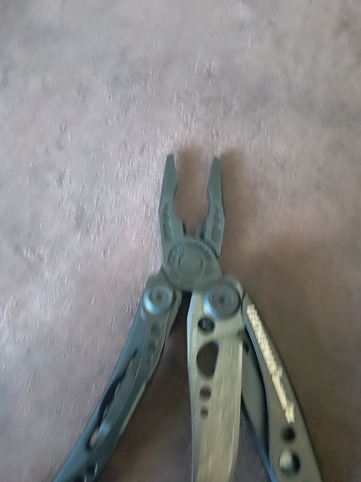 LEATHERMAN, Skeletool CX, 7-in-1 Lightweight, Minimalist Multi-Tool, Onyx Black