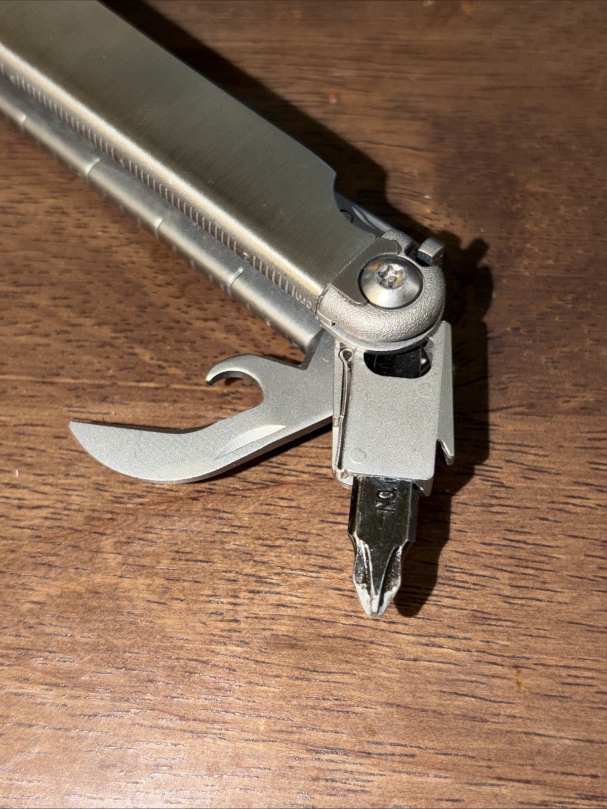 Leatherman Wave Multi-Tool Stainless Steel, with OEM Leather Sheath