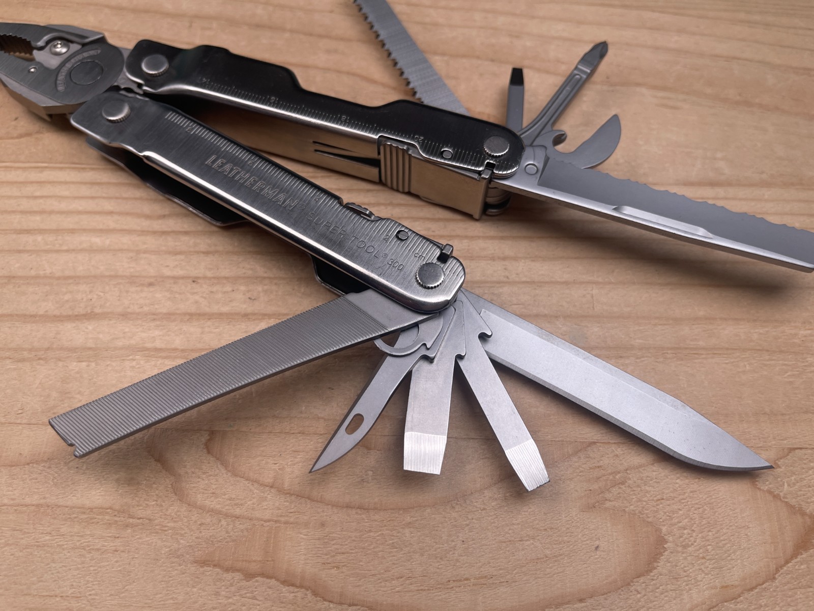 Leatherman Super Tool 300 Multi-Tool Knife 01/20 w/ Nylon Sheath – Very Nice!