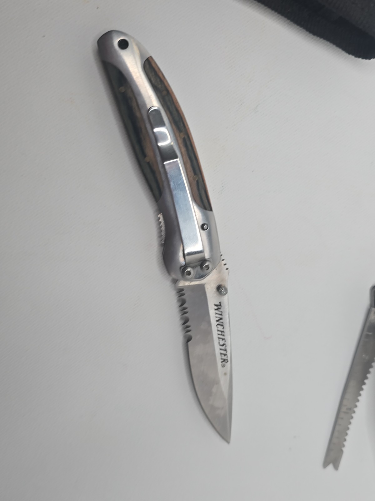 Winchester 2Cr Multi Tool Laminated Wood Grain Handel & Case + Pocket Knife Set