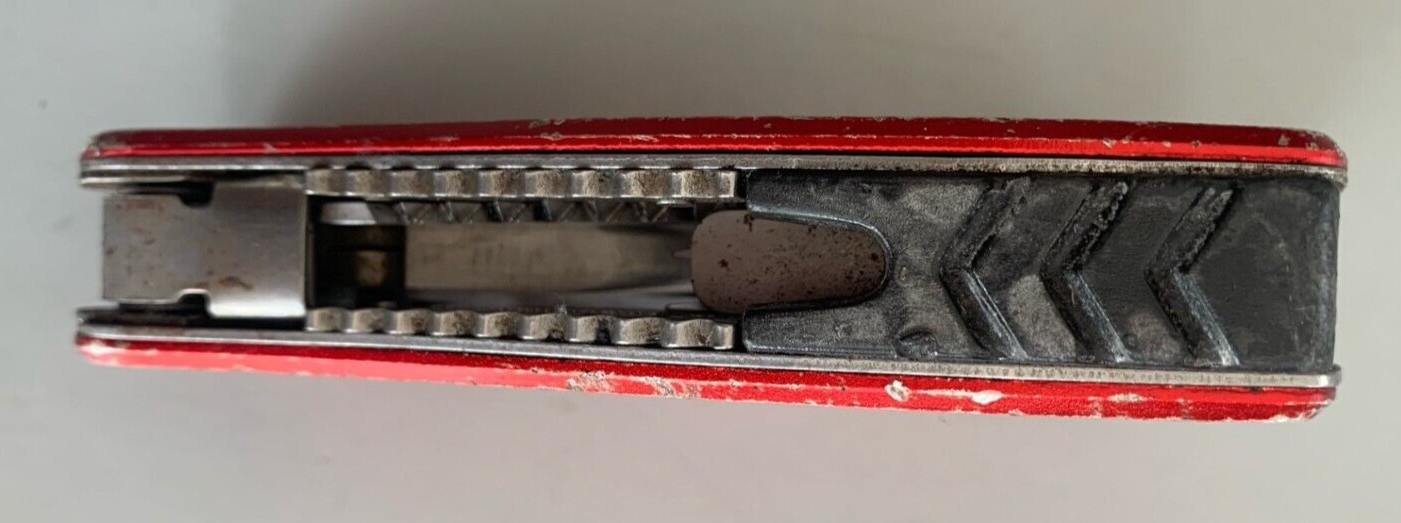 Snap-On Stainless Steel Red Easy Grip Folding Handles 9-in-1 Multi-Tool pliers
