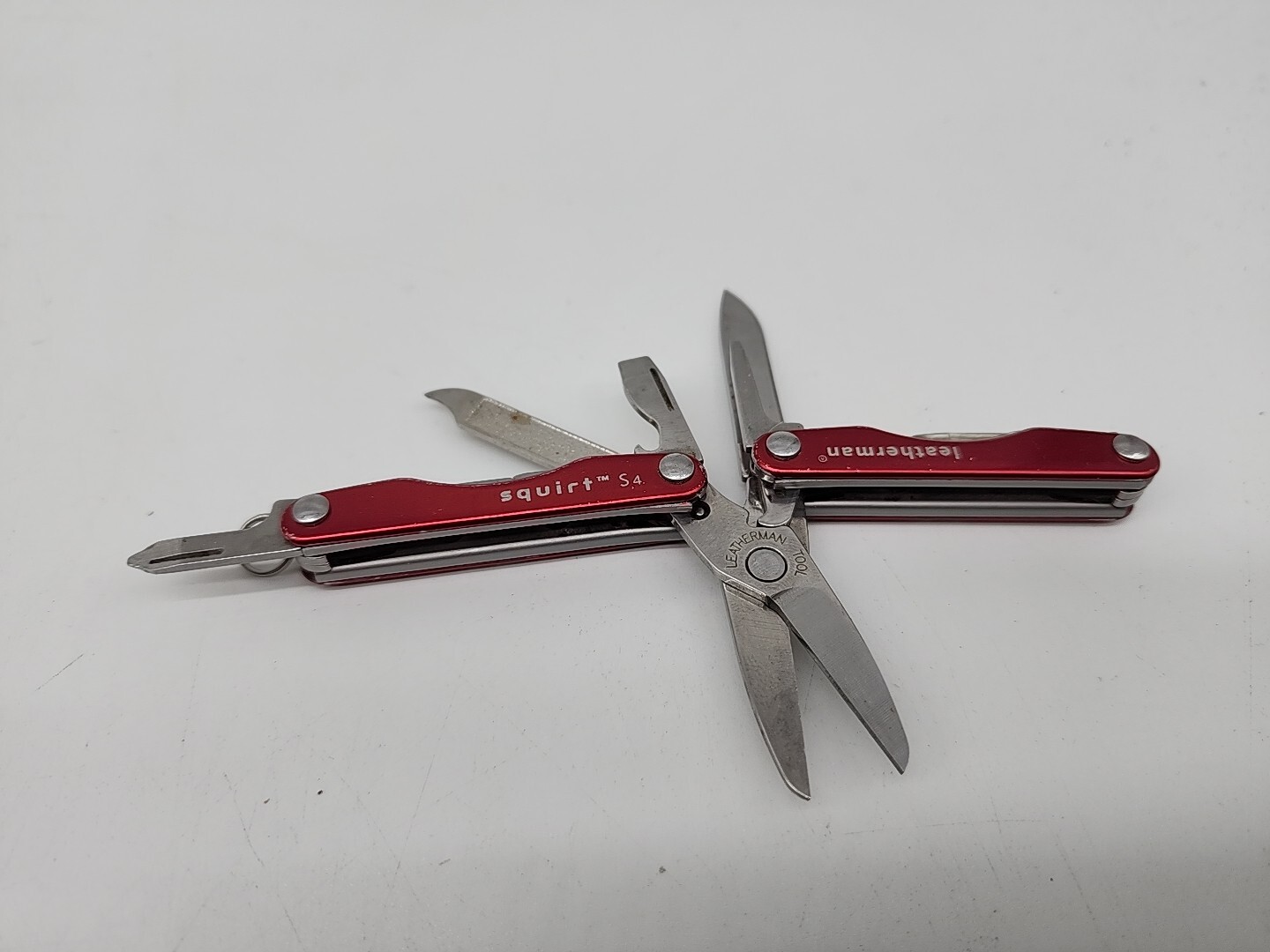LEATHERMAN SQUIRT S4 MINI TOOL SCISSORS KNIFE MULTI TOOL RED