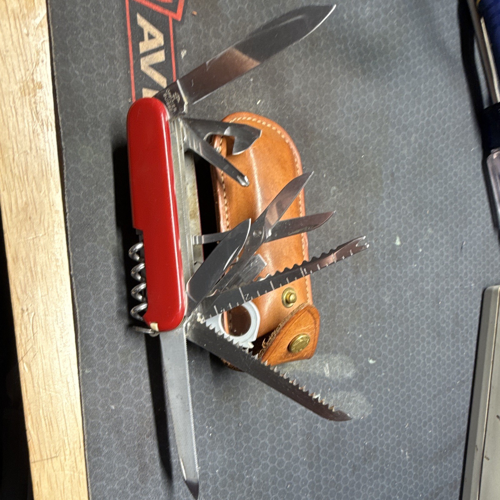 Victorinox Swiss Army Knife Red Multi-Tool 14 Tools Saw Scissors Corkscrew