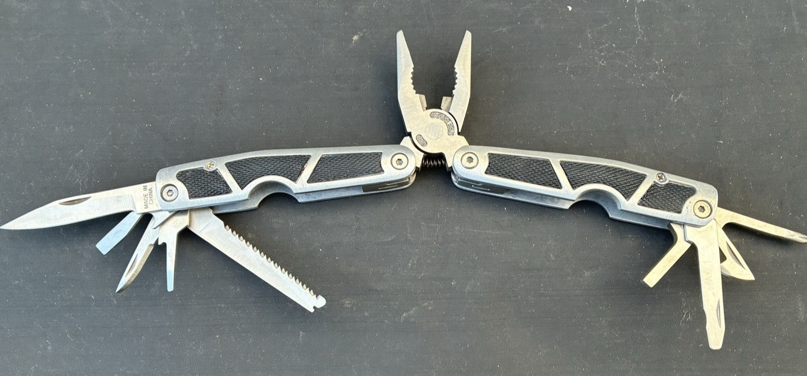 Multi-tool Pliers w/ belt carry case Stainless Steel Used Excellent Cond 9 tools