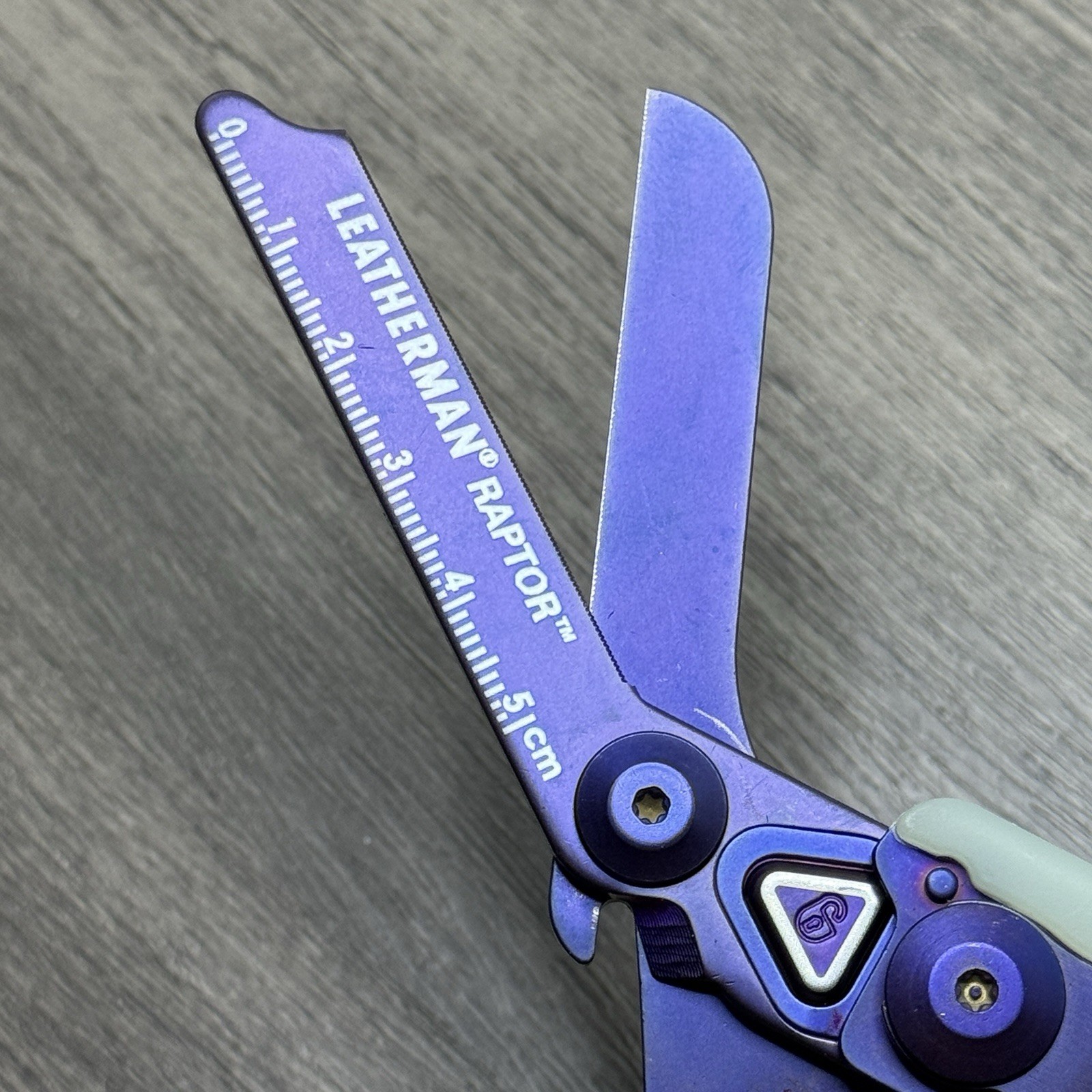 Leatherman Raptor Glow Limited Edition Raptor Purple Raptor Purple Glow 300/500