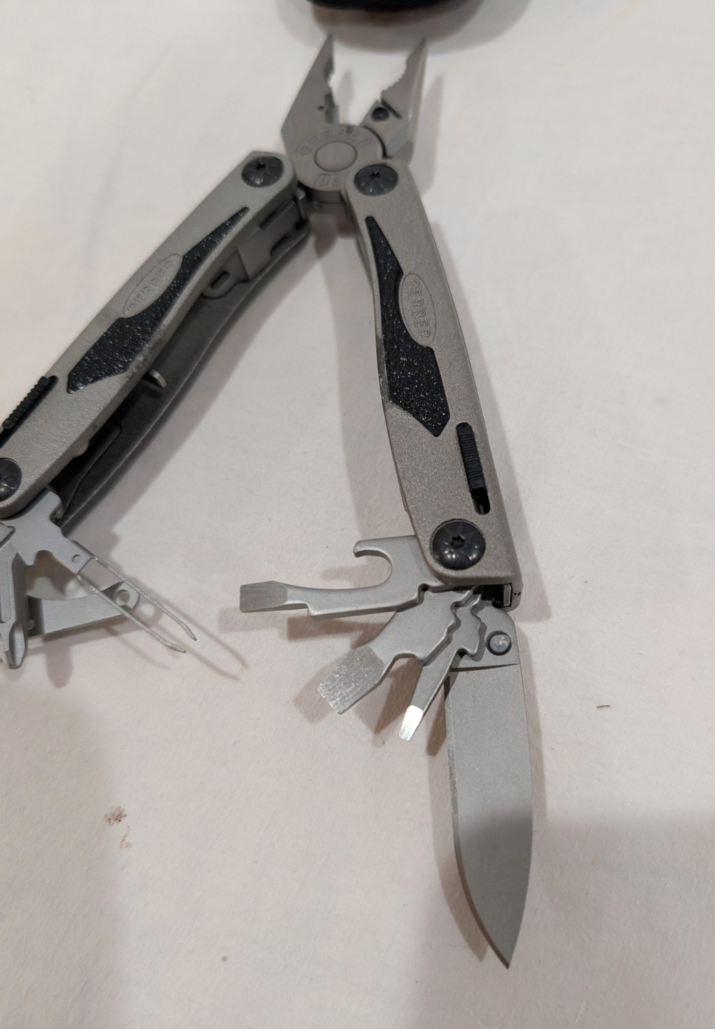 Gerber Multi-Tool 8 Tool Pliers Knife With Sheath Case Ships Free