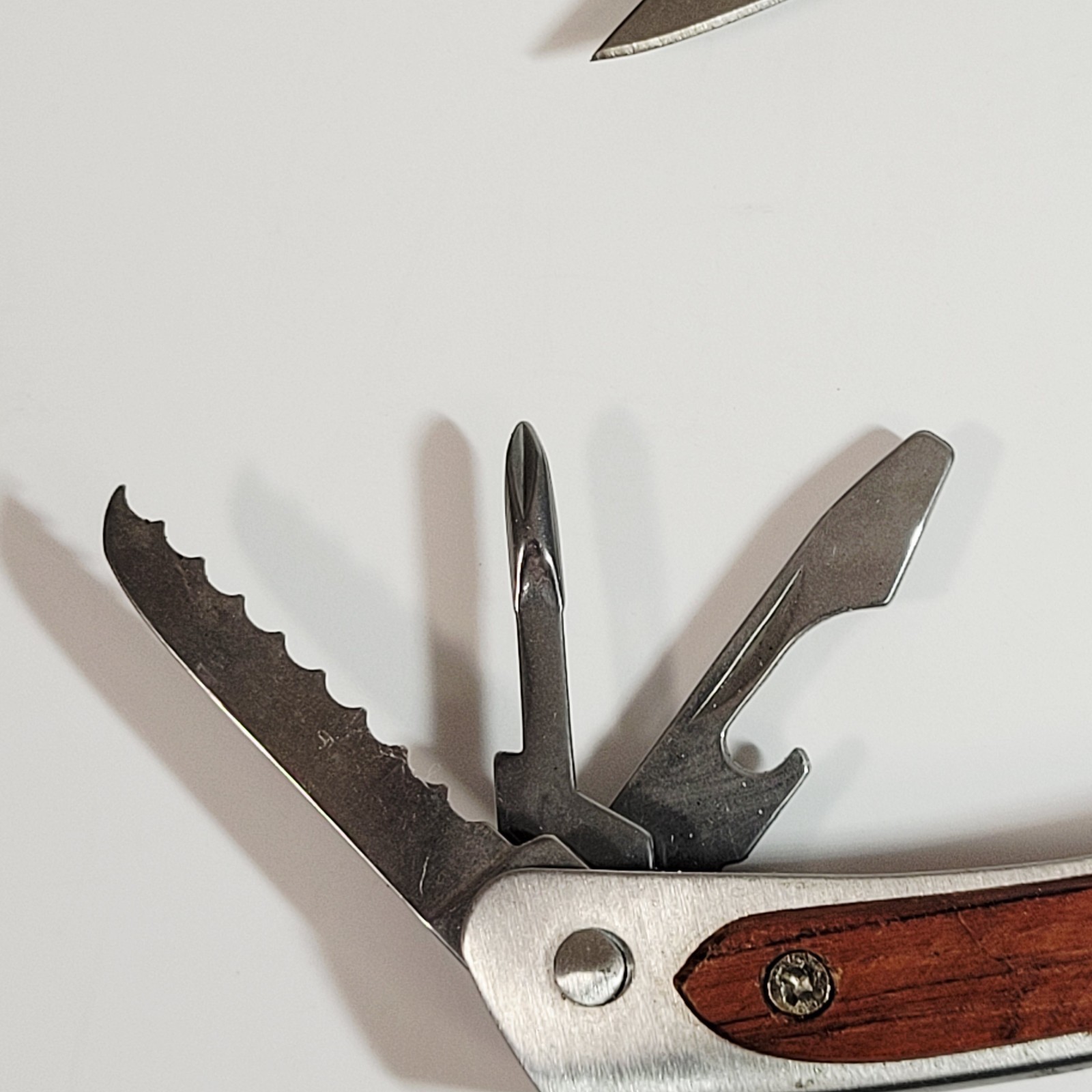 Winchester Multi Tool Pocket Knife Bottle Opener File Screwdriver Pliers