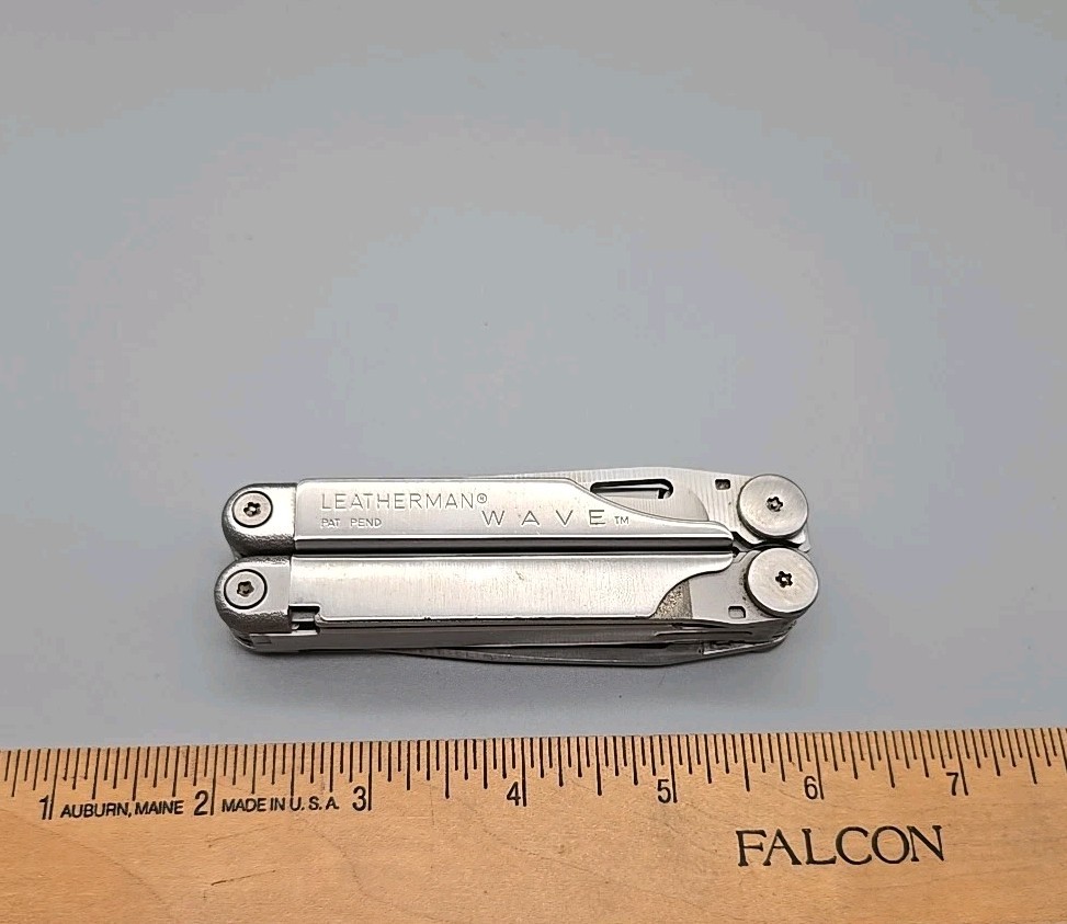Leatherman Wave Multi Tool dated 0401 – Pliers, File, Saw, Knife Screwdrivers