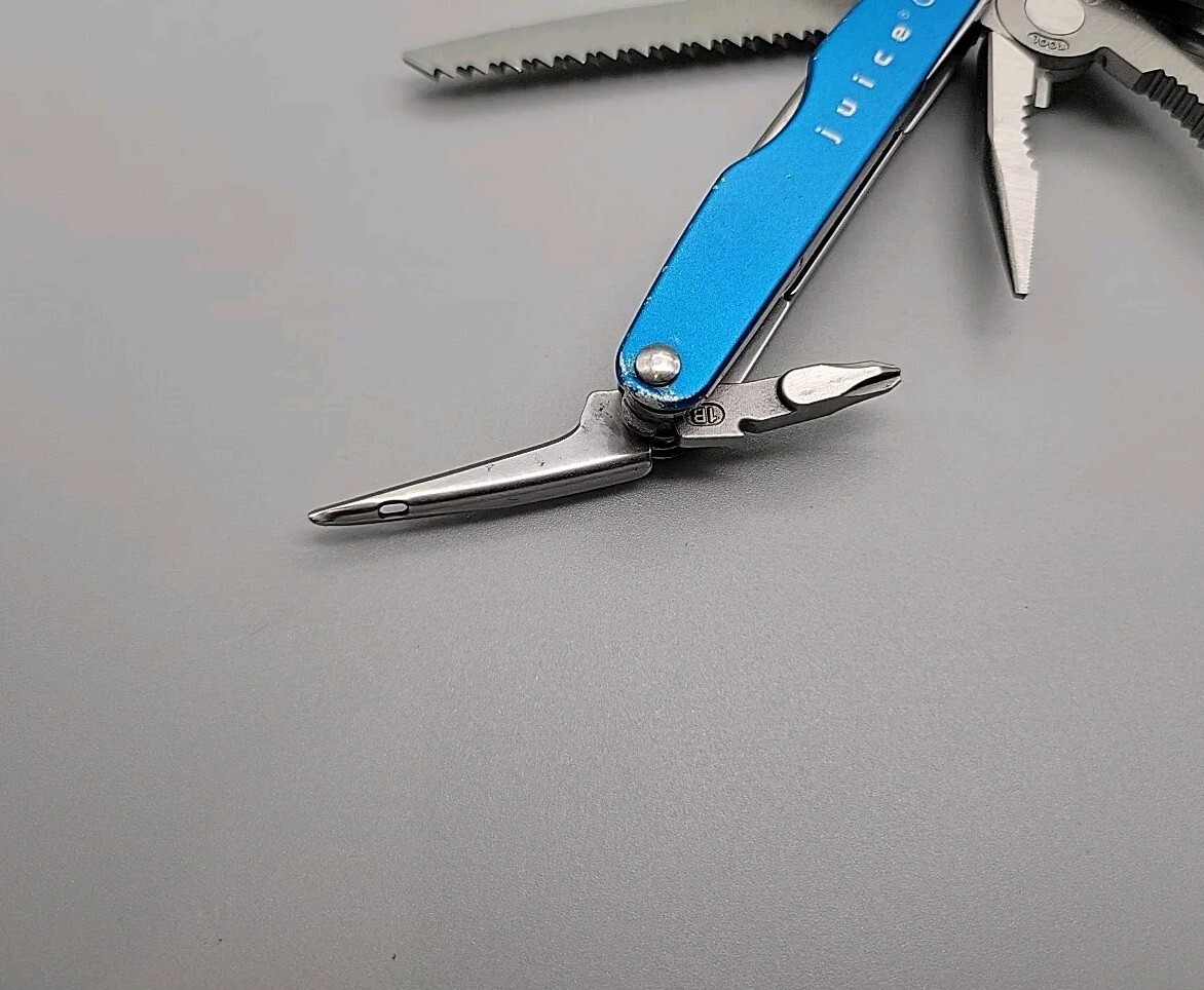 Leatherman Juice CS4 Multi Tool – Dated 0304 – Blue – Pliers * Retired *