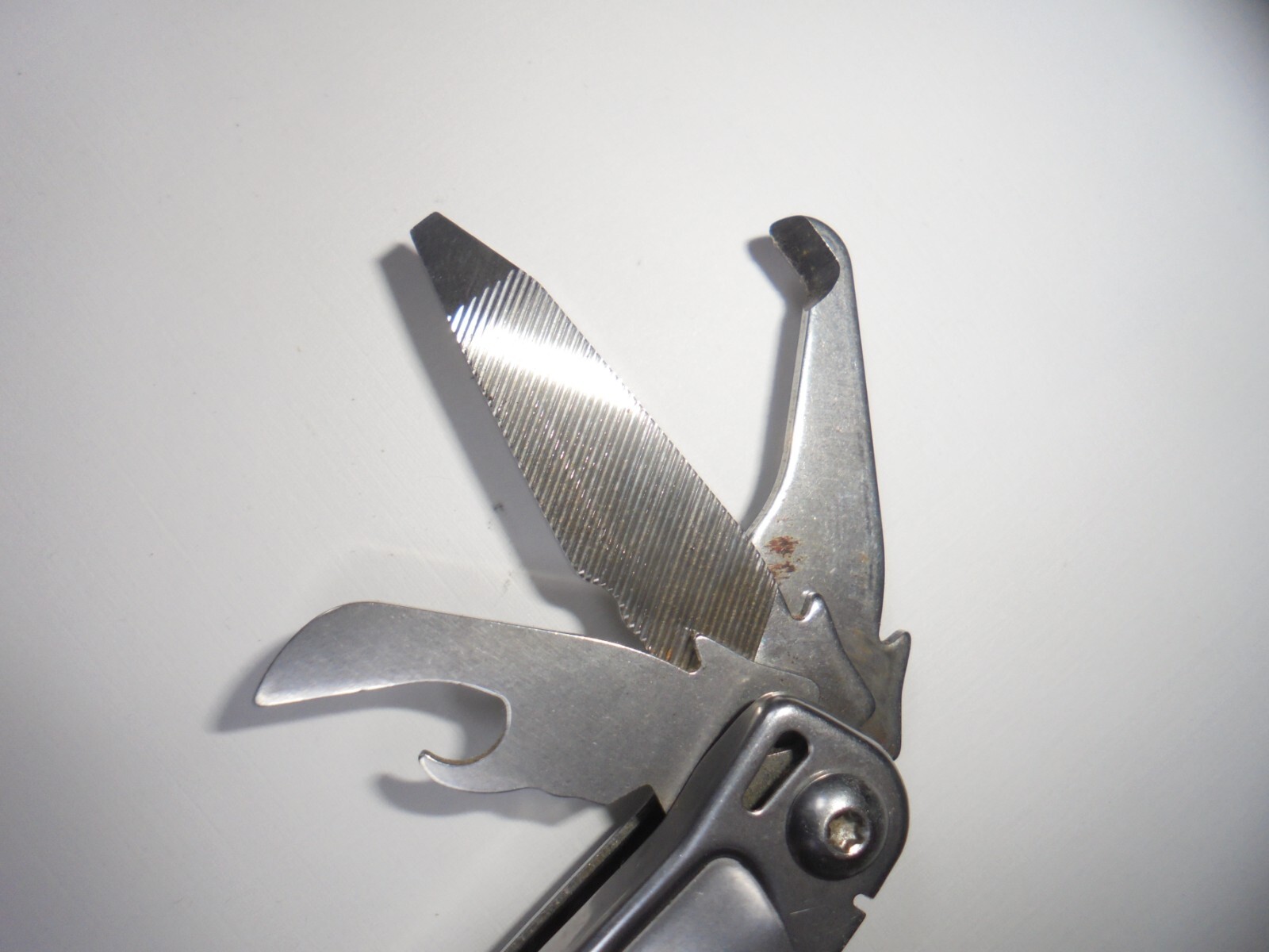LEATHERMAN – Rev Pocket Size Multitool with Package Opener and Screwdrivers